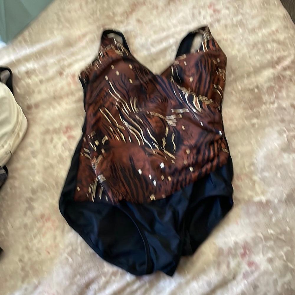 Sienna women’s 18w one piece bathing suit. Never been worn